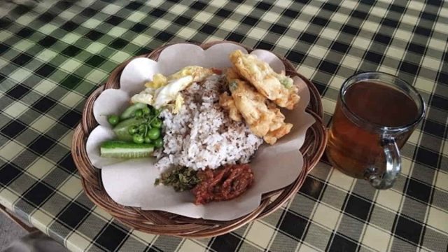 Tempat-Makan-Nasi-Tutug-Oncom-di-Tasikmalaya.jpeg