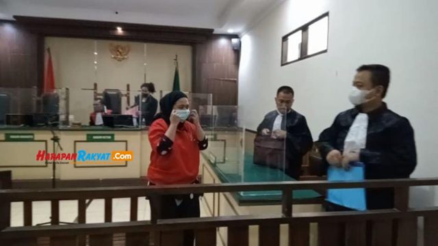 Terdakwa-Kasus-Penipuan-Pinjol-Mahasiswa-IPB.jpeg