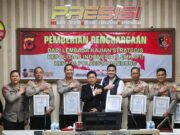 Program Bedah Rumah Polresta Bandung Raih Penghargaan Lemkapi penghargaan-Lemkapi-Polresta-Bandung.jpeg