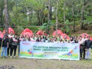 Lantik Anggota Baru Sharp Greenerator Gelar Pelatihan 010-Foto-1-Seluruh-anggota-Sharp-Greenerator-berfoto-dengan-seluruh-fasilitator-dan-Tim-Sharp-Indonesia_800x450.jpg