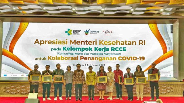 AMSI-Terima-Penghargaan-dari-Menkes.jpeg