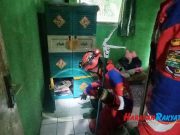 Ada Ular Kobra di Lemari Pakaian, Damkar Banjarsari Ciamis Gercep Amankan, Ketiga Kalinya? Ada-Ular-Kobra-di-Lemari-Pakaian-Damkar-Banjarsari-Ciamis-Gercep-Amankan-Ketiga-Kalinya.jpg