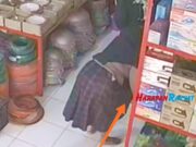 Aksi Pencurian di Tasikmalaya Terekam CCTV, Pelaku Masukkan 2 Setrika ke dalam Rok Aksi-pencurian-di-tasikmalaya.jpg