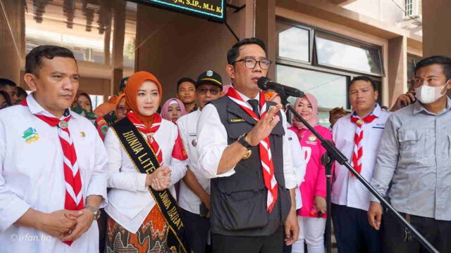 Gubernur-Emil-Launching-Stopper-Jabar-di-SMAN-2-Banjar-Korban-Perundungan-Bisa-Lapor-dan-Langsung-Direspon.jpg