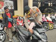 Hilang Seminggu, Motor Warga Tasikmalaya Ini Berhasil Dibawa Pulang, Terima Kasih Pak Polisi Hilang-Seminggu-Motor-Warga-Tasikmalaya-Ini-Berhasil-Dibawa-Pulang-Terima-Kasih-Pak-Polisi.jpg