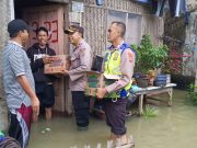 Diguyur Hujan Selama Dua Hari Kapolsek Pamanukan Salurkan Bantuan di Lokasi Banjir IMG-20230212-WA0033.jpg