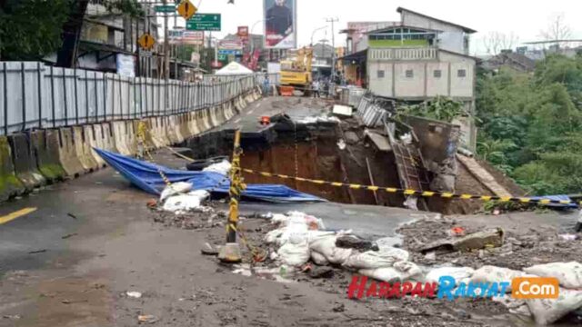 Jembatan-Cikereteg-Longsor-Akses-Utama-Bogor-Sukabumi-Ditutup-14-Hari.jpg