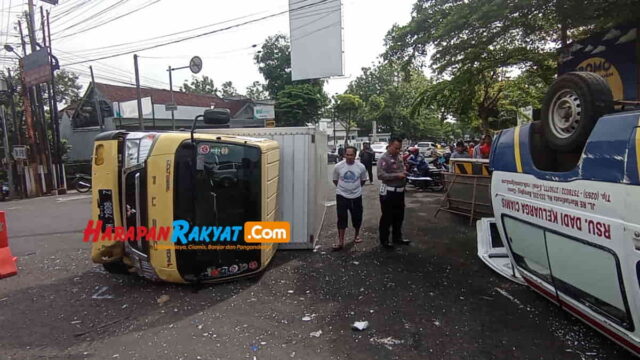 Kecelakaan-Ambulance-vs-Mobil-Box-di-Tonjong-Ciamis.jpg