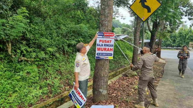 Langgar-Aturan-Pemasangan-Bapenda-dan-Satpol-PP-Ciamis-Tertibkan-Reklame.jpg