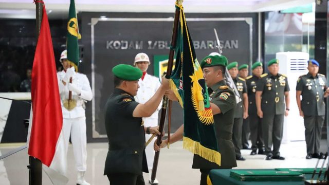 Pangdam-I-Bukit-Barisan-Pimpin-Sertijab-Kapoksahli-dan-Danrem-032-Wbr.jpeg