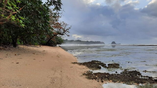 Pantai-Sancang-Garut.jpg