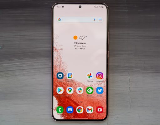 Deretan Inspirasi Foto Epic Night yang Patut Kamu Coba Samsung-Galaxy-S22-Plus-display-on-gray.jpg