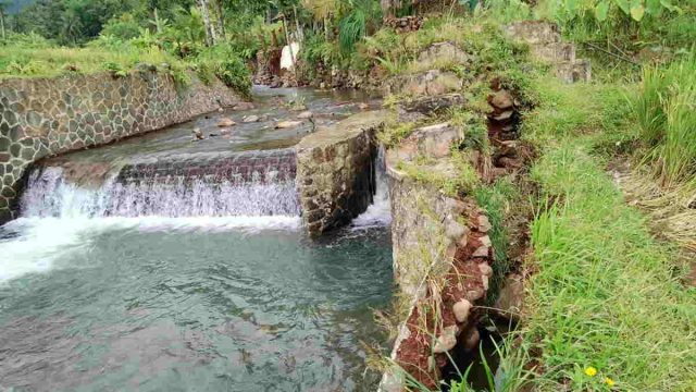 Sayap-Bendungan-Bungur-di-Cipaku-Ciamis-Hampir-Ambrol-Pemdes-Minta-Pemda-Perbaiki.jpg