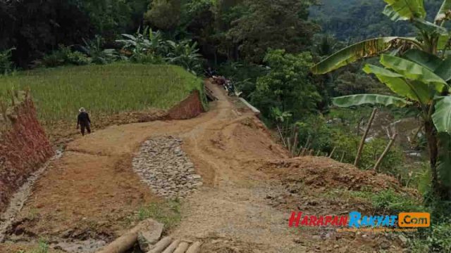 Sempat-Lumpuh-Total-Jalan-di-Desa-Mekarbuana-Ciamis-Kembali-Normal.jpg
