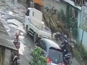 Truk Pengangkut Kayu di Pati Jateng Terguling, Timpa Pemotor, Netizen Salahkan Kades? Truk-Pengangkut-Kayu-di-Pati-Jateng-Terguling-Timpa-Pemotor-Netizen-Salahkan-Kades.jpeg