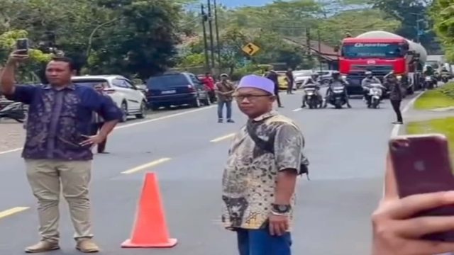 Viral-Acara-Pernikahan-Tutup-Jalan-di-Ciamis.jpg