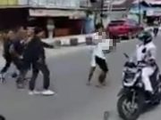 Viral, Pria Mabuk di Kotawaringin Timur Tabrakkan Motor ke Pengendara Lain, Berakhir di Massa Viral-Pria-Mabuk-di-Kotawaringin-Timur-Tabrakkan-Motor-ke-Pengendara-Lain-Berakhir-di-Massa.jpeg