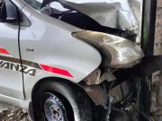 Sopir Ngantuk, Mobil Avanza Tabrak Motor dan Warung di Kecamatan Tegalbuleud mobil-ringsek.jpg