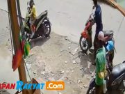 Nekat! Istri Belanja, Suami Curi HP di Bekasi Terekam CCTV pencurian-terekam-CCTV-di-bekasi.jpg