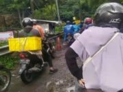 Tebing Longsor di Bandung Barat Tutup Jalan Penghubung tebing-longsor-Jalan-Kolonel-Masturi-KBB.jpeg