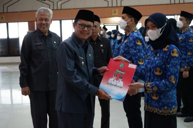 Wakil Bupati Subang Hadiri Pelantikan dan Penyerahan SK PNS Formasi 2021