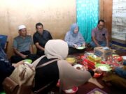 Bupati Tanah Laut Ajak Keluarga Sahur di Rumah Warga Miskin Bupati-Tala-Kalsel.jpg