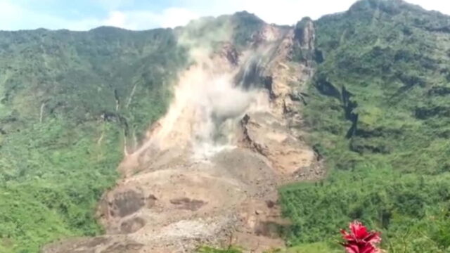 Dinding-Kawah-Gunung-Galunggung-Tasikmalaya-Longsor.jpg