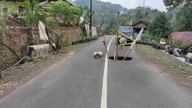 Jalan-Status-Kabupaten-di-Sukawening-Ciamis-Amblas.jpg