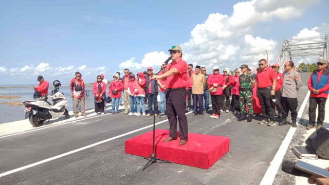 Jembatan-Penghubung-Pantai-Pangandaran-dan-Batu-Hiu-Diresmikan.jpg