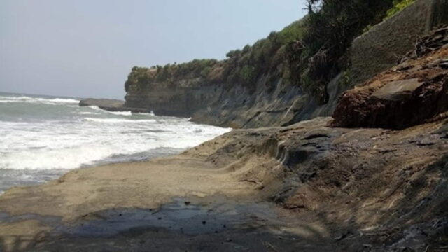 Pantai-Karang-Tepas-Garut.jpg