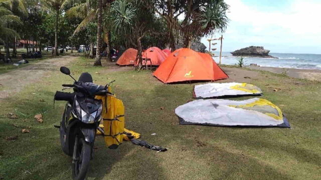 Pantai-Madasari-Pangandaran-Jadi-Primadona-Wisata-Camping-Keluarga.jpg