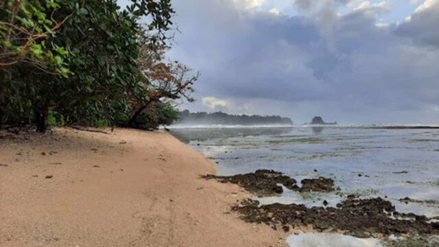 Pantai-Sancang-salah-satu-pantai-tersembunyi-di-Garut.jpg