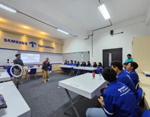 Uji Kompetensi Keahlian Samsung Tech Institute di SMKÂ Photo1-SamsungTechInstituteSTImemfasilitasipelaksanaanUjiKompetensiKeahlianUKKSiswaSMK_copy_800x600.jpg
