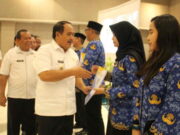 Serahkan SK PNS, Bupati Pangandaran Imbau Pegawai Disiplin Serahkan-SK-PNS-Bupati-Pangandaran-Imbau-Pegawai-Disiplin.jpg