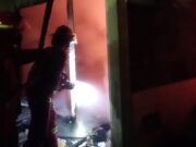 Si Jago Merah Mengamuk di Bekasi, Satu Rumah Ludes Terbakar Si-Jago-Merah-Mengamuk-di-Bekasi-Satu-Rumah-Ludes-Terbakar.jpg