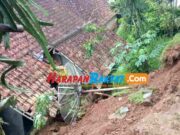 Hujan Deras, Tebing Penahan Tanah Ambruk Timpa Rumah di Panawangan Ciamis TPT-Ambruk.jpg