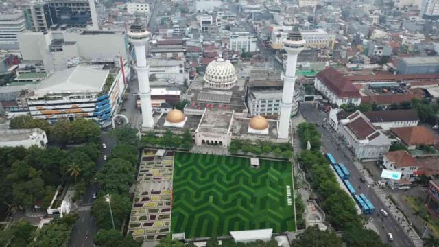 Taman-Alun-alun-Bandung.jpeg