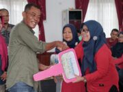 Bupati Subang Serahkan 104 Kendaraan Operasional Roda Dua Kepada Pos KB Desa Bupati Subang Serahkan 104 Kendaraan Operasional Roda Dua Kepada Pos KB Desa