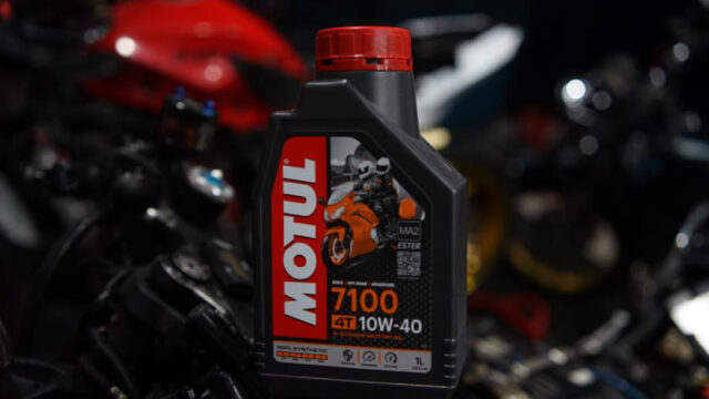 rockomotif-pelumas-motor-premium-motul.jpg