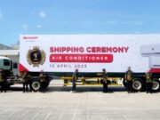 Sharp Indonesia Lakukan Pengiriman Pertama Produk AC Dalam Negeri 023-Foto-1-Pemecahan-kendi-sebagai-simbolis-peresmian-didistribusikan-Sharp-AC_800x450.jpg