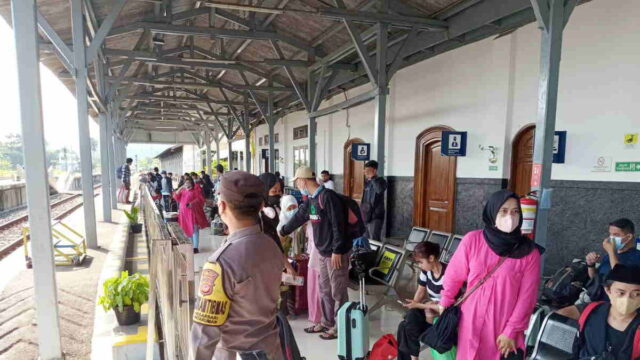 Arus-Balik-Pemudik-di-Stasiun-Banjar-Mulai-Meningkat.jpg