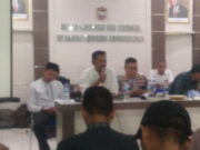 Diduga Selingkuh dan Digerebek Warga, Oknum Kades di Ciamis Mengundurkan Diri Diduga-Selingkuh-dan-Digerebek-Warga-Oknum-Kades-di-Ciamis-Mengundurkan-diri.jpg