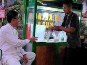 Telat ke Tempat Tarling, Bupati Ciamis Buka Puasa di Pinggir Jalan Minum Es Kelapa Muda IMG_20230411_160453_ZvAEa1v40i_tOXB39KV5V.jpeg