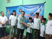 Bentuk Kepedulian, PWI Jabar Berikan Santunan kepada Santri Yatim di Ciamis IMG_20230413_024415_aPTZCPek6s_7Lx9vILX0q.jpeg