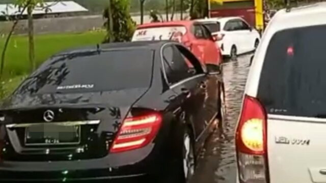 Kemacetan-di-Jalur-Selatan-Mudik-Garut-Jabar.jpg