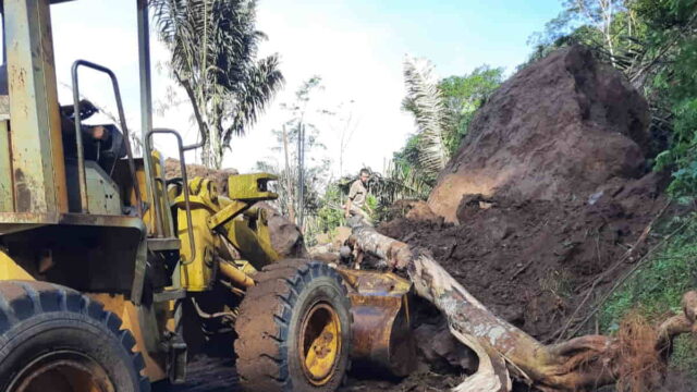 Longsoran-Batu-Besar-di-Garut.jpg