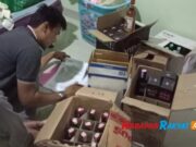 Nekat Berjualan Saat Ramadhan, Puluhan Botol Miras Diamankan Polisi Nekat-Berjualan-Saat-Ramadhan-Puluhan-Botol-Miras-Diamankan-Polisi.jpg