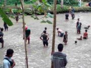 Melihat Tradisi Ngobeng Ikan Bersama Saat Lebaran di Batulawang Kota Banjar Ngobeng-Ikan.jpg