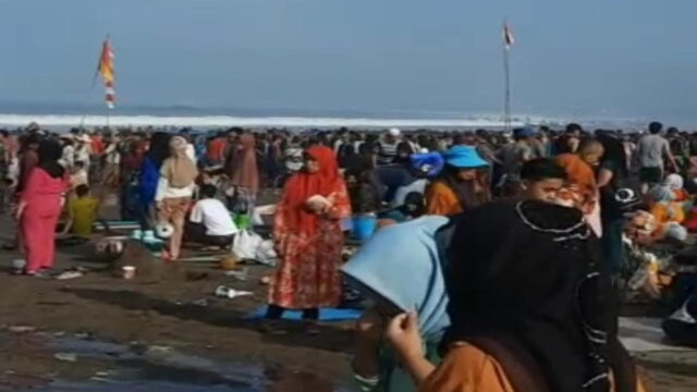 Pantai-Pangandaran-hari-ketiga-libur-lebaran-2023.jpeg