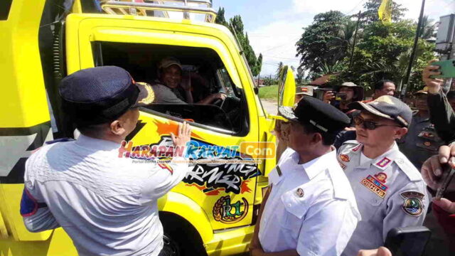 Pantau-Arus-Mudik-di-Kota-Banjar-Wagub-Jabar-Masih-Temukan-Angkutan-Barang-1.jpg